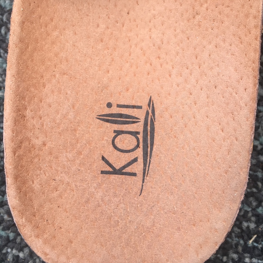 NWOT Kali Eagle Sandals Black Size 9 - Picture 2 of 5
